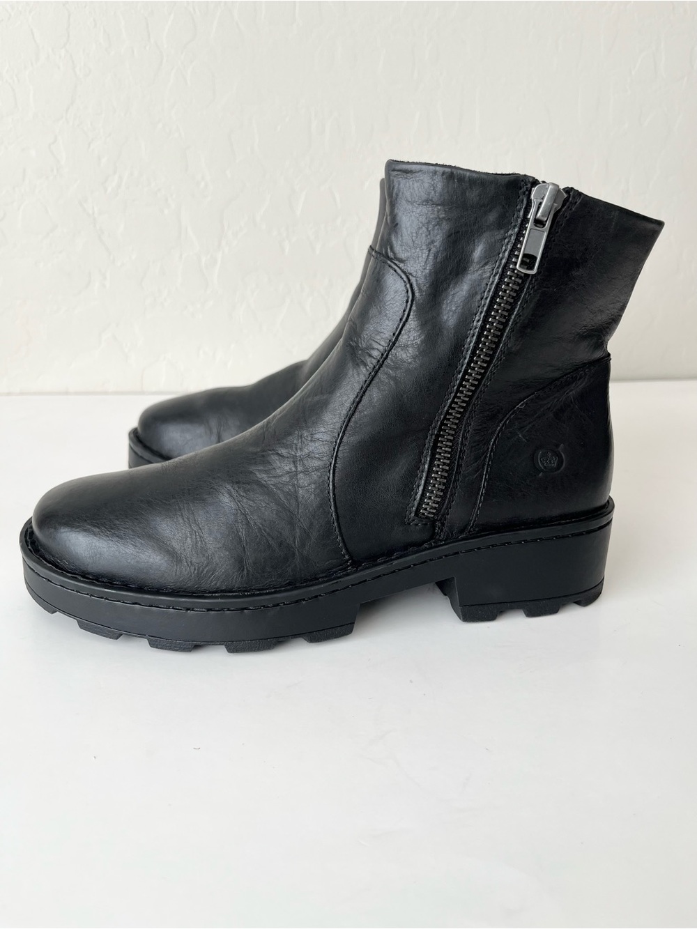 Born Tricia Zip Ankle Boots Black Leather Chunky Lug Sole Combat Comfort 6